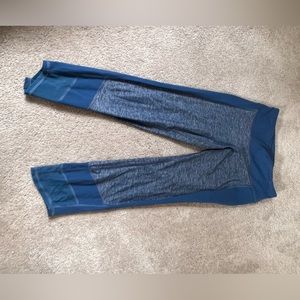 Blue lululemon size 4 cropped leggings